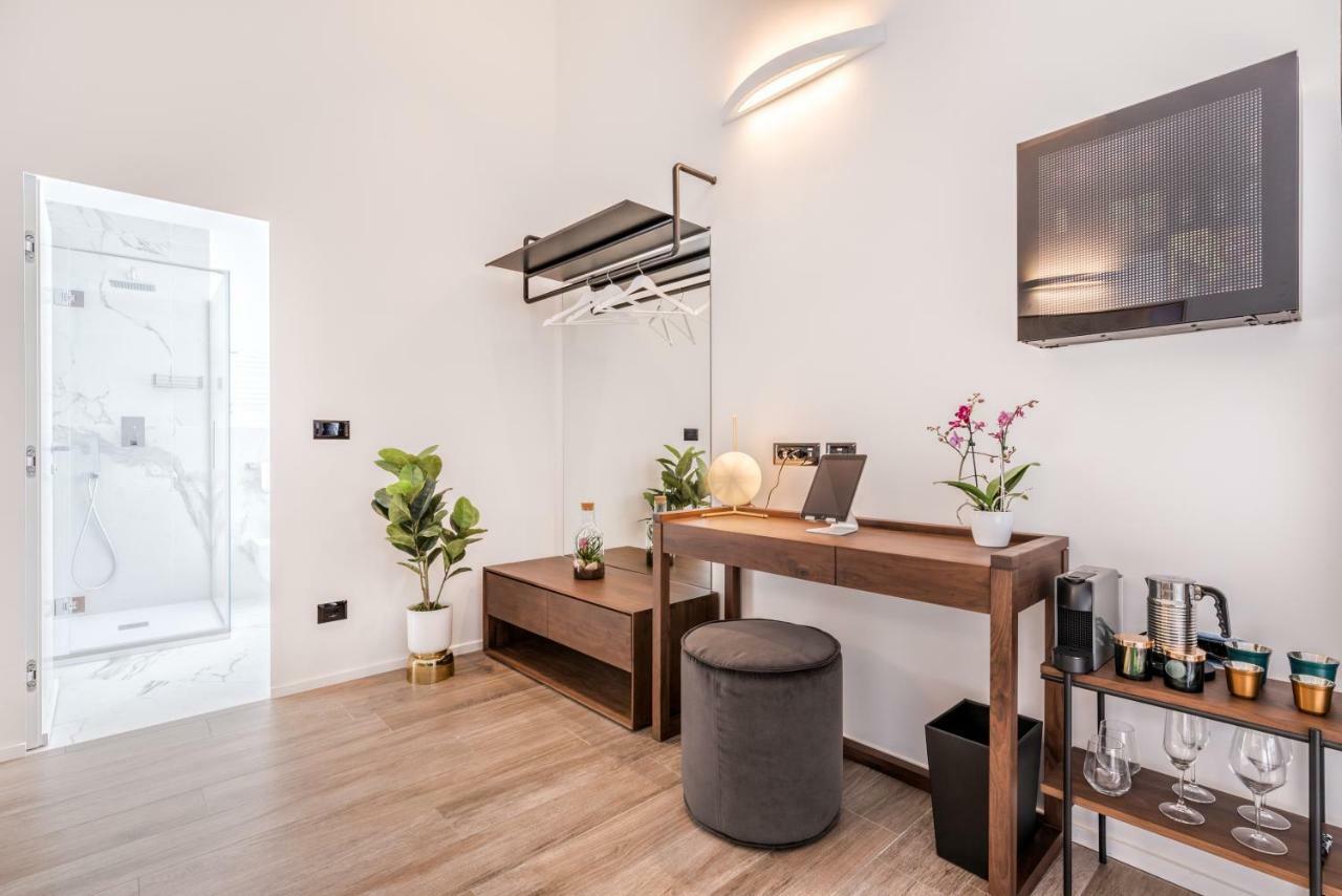 By The First - Luxury Rooms&suites Affittacamere 2*