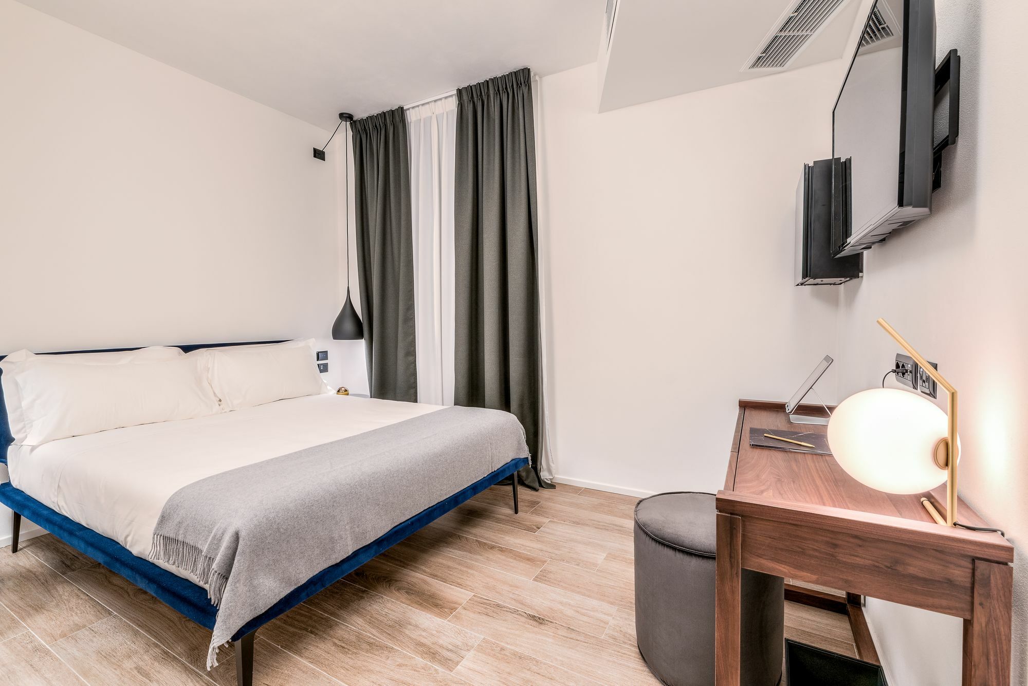 By The First - Luxury Rooms&suites 2* La Spezia
